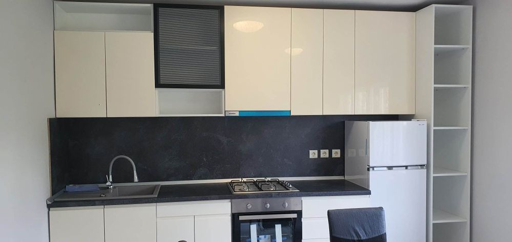 Inchiriez apartament în vila