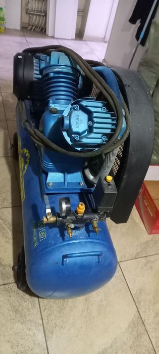 Продам компрессор 100л