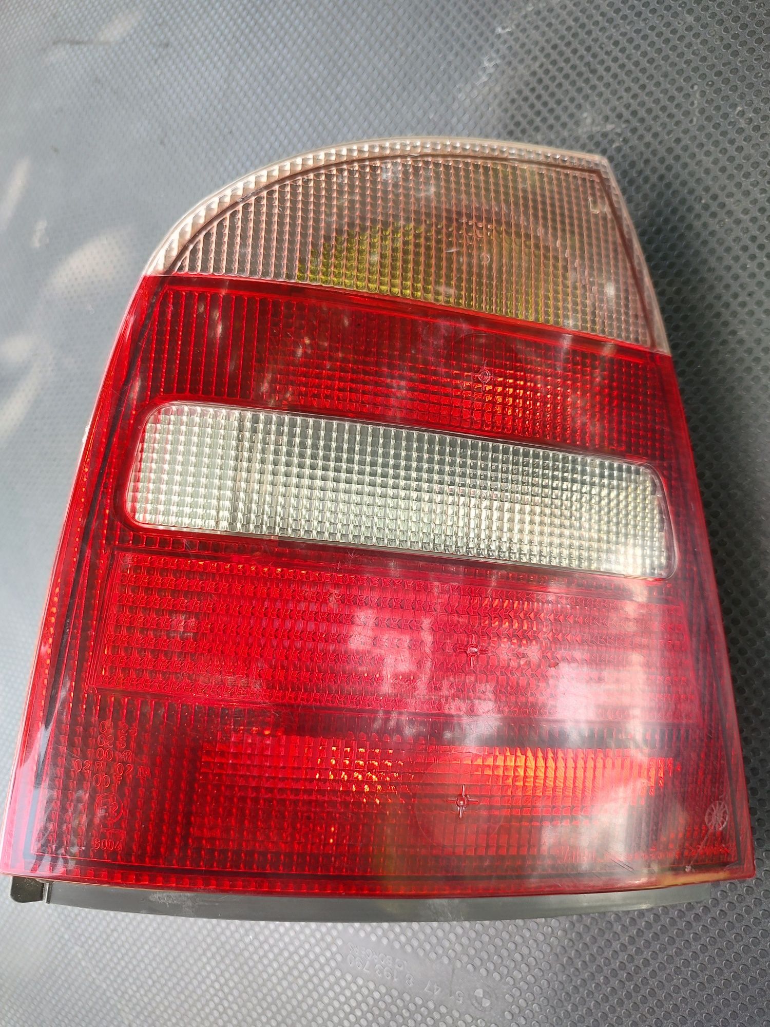 Stop Lampa Tripla Stanga Skoda Octavia 1 Berlina Sedan