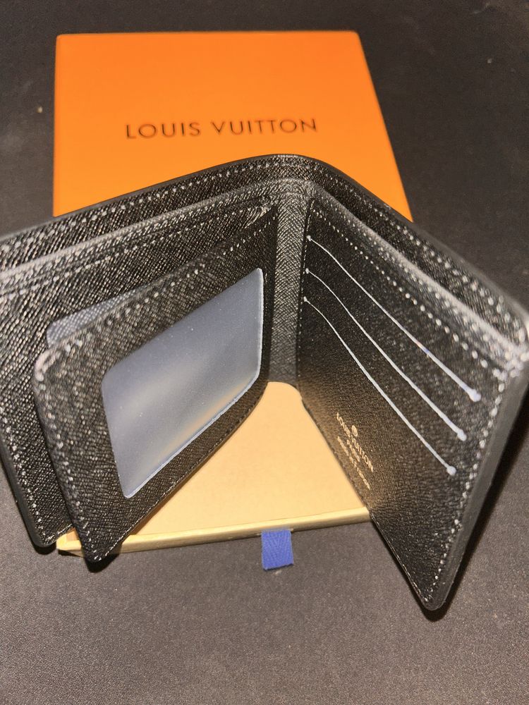 Louis Vuitton портмонета