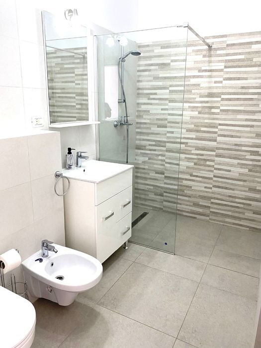Cazare/Chirie Apartament cu trei camere regim hotelier,AEM