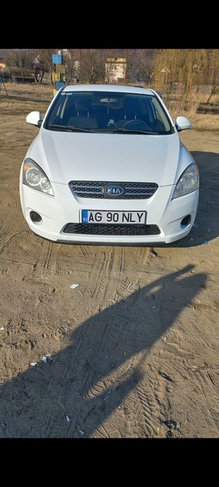 Vand kia ceed coupe 2008, motor 1.4, 110 cp,benzina,