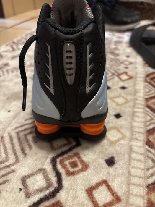NIKE W SHOX R4 с омекотена подметка! Орегинални