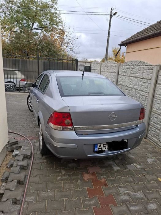 Vand OPEL Astra H, berlina, an 2007, 1.6 benzina Arad