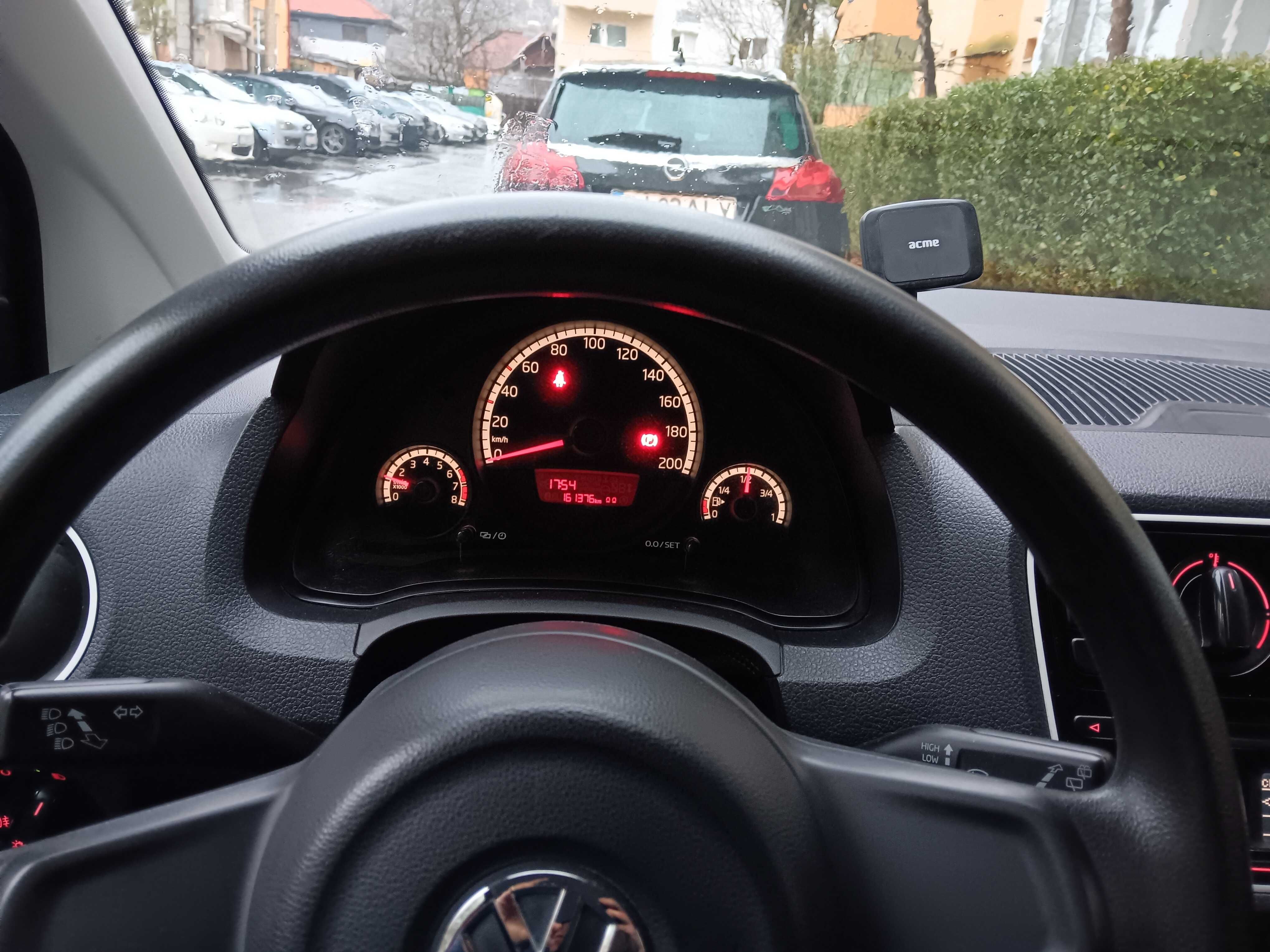 Volkswagen UP 2015 , motor 1 , benzină