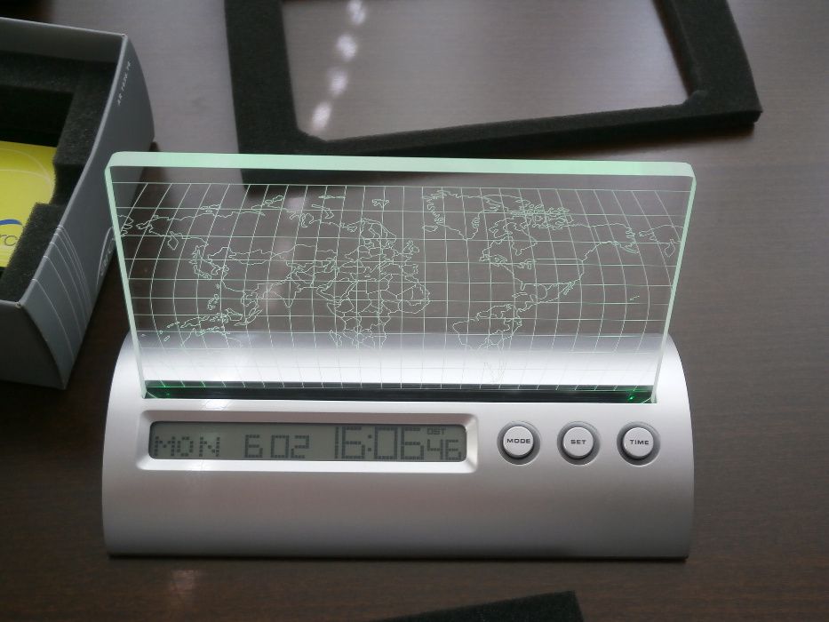 Ceas de birou - LCD world time clock , nou, in cutie , model deosebit