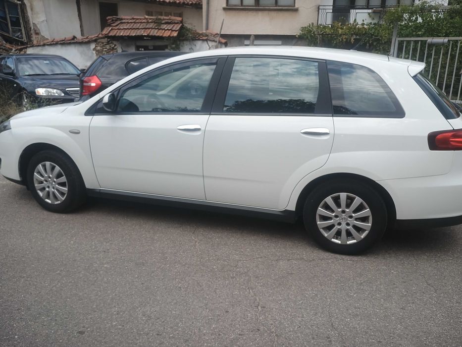 Продавам fiat croma много запазен