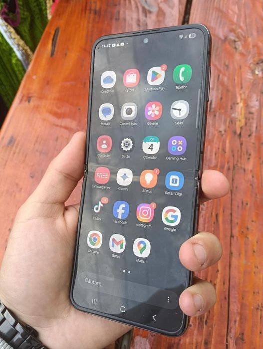 Galaxy z flip 4 vand sau schimb