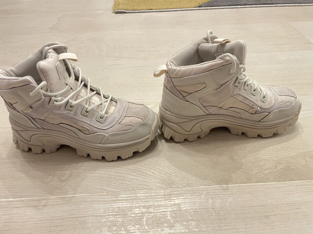 Ghete Sketchers