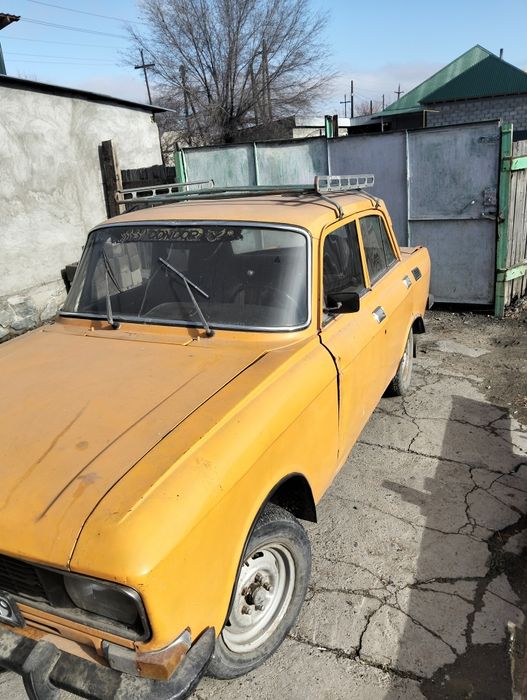 Продам москвич на ходу требует вложения. Возможно обмен плюс-минус