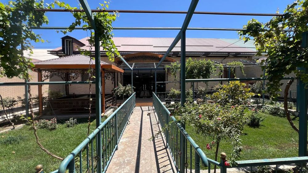 Ховли сотилади срочно