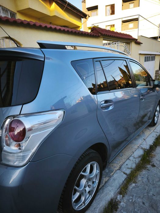 Продавам автомобил Тойота Версо 2.0