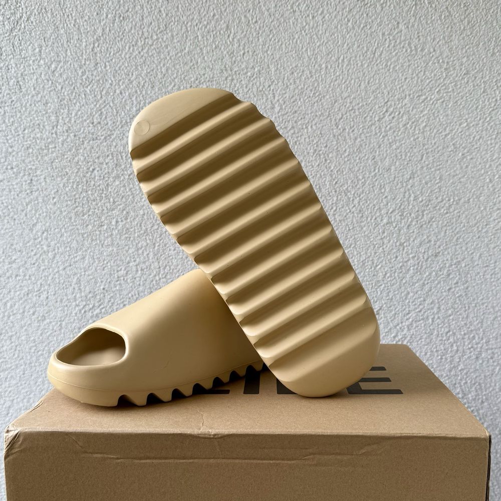 [Yeezy] Slides Desert Sand