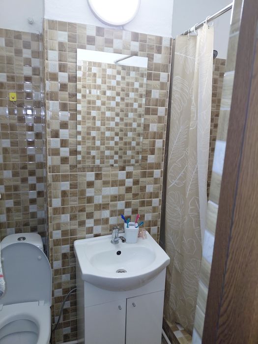 Închiriez apartament cu doua camere