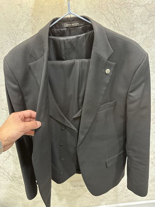 Две пары костюма