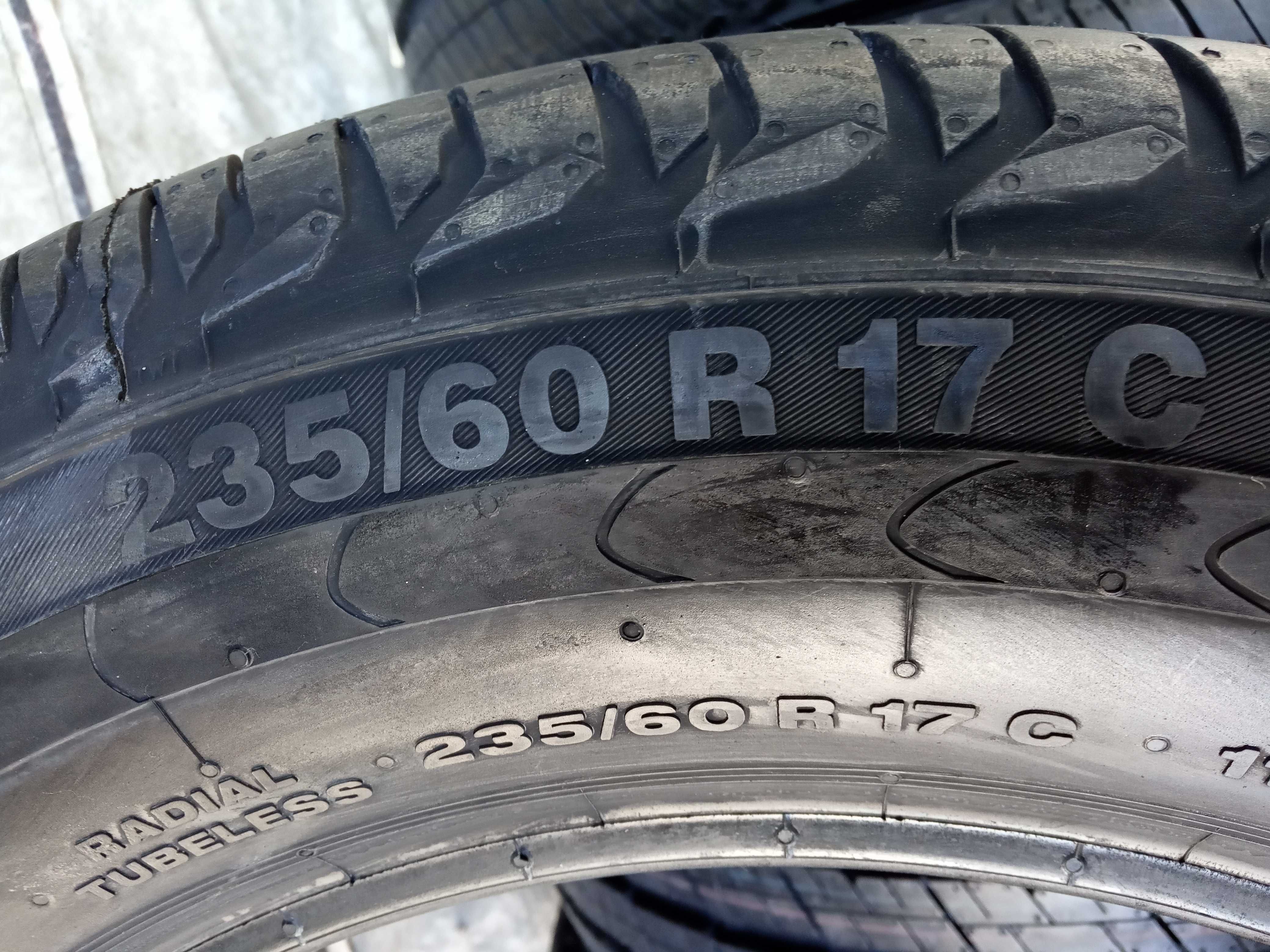 Нови бусови летни гуми 235/60R17C Continental Vanco 2 117/115R