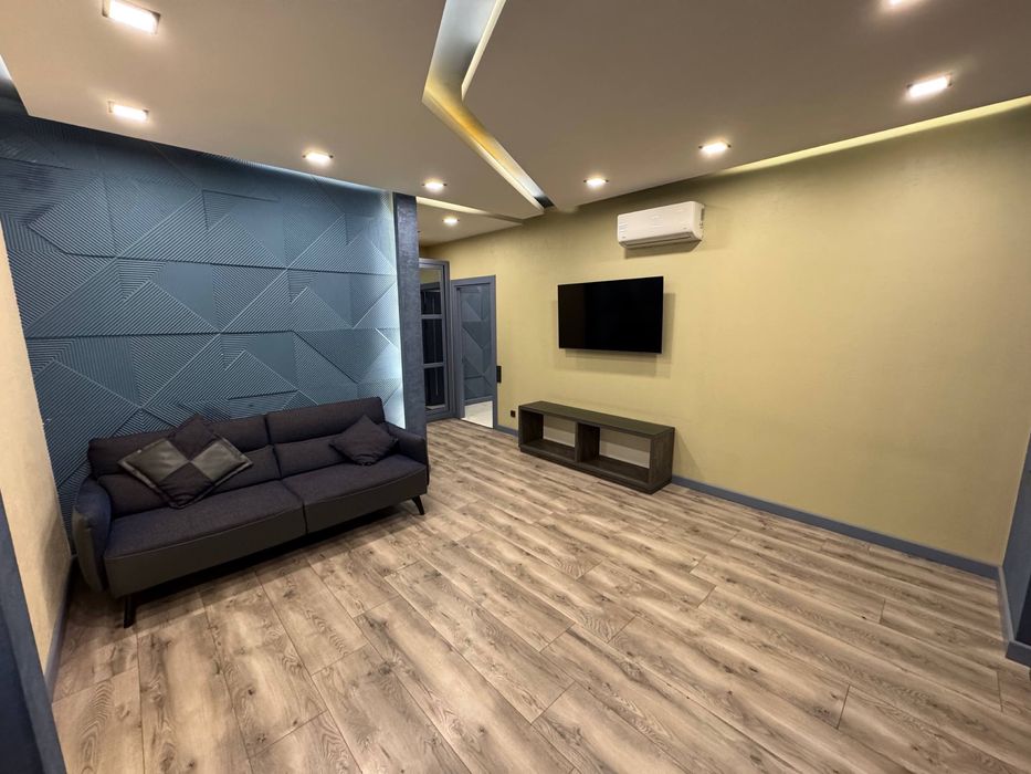 Аренда коммерческого помещения 200 м² Первая линия Хумо Арена мебелью