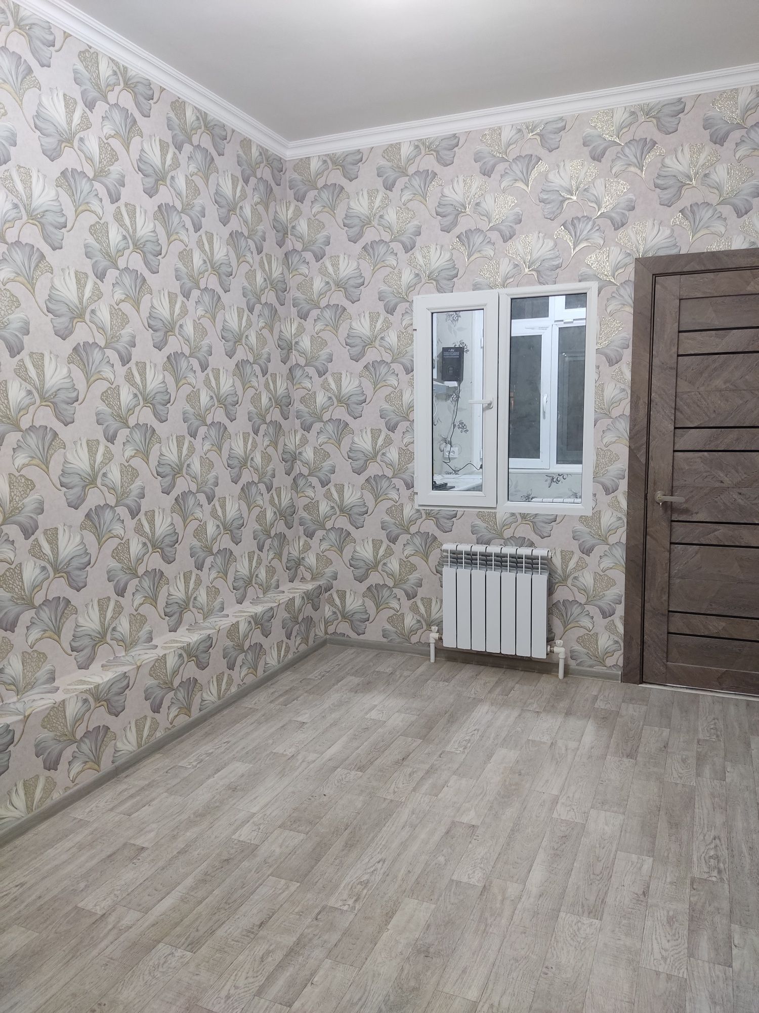 Kvartira sotiladi. 42.2 M2. Yashnobod. Izzat ko'cha. Novastroyka