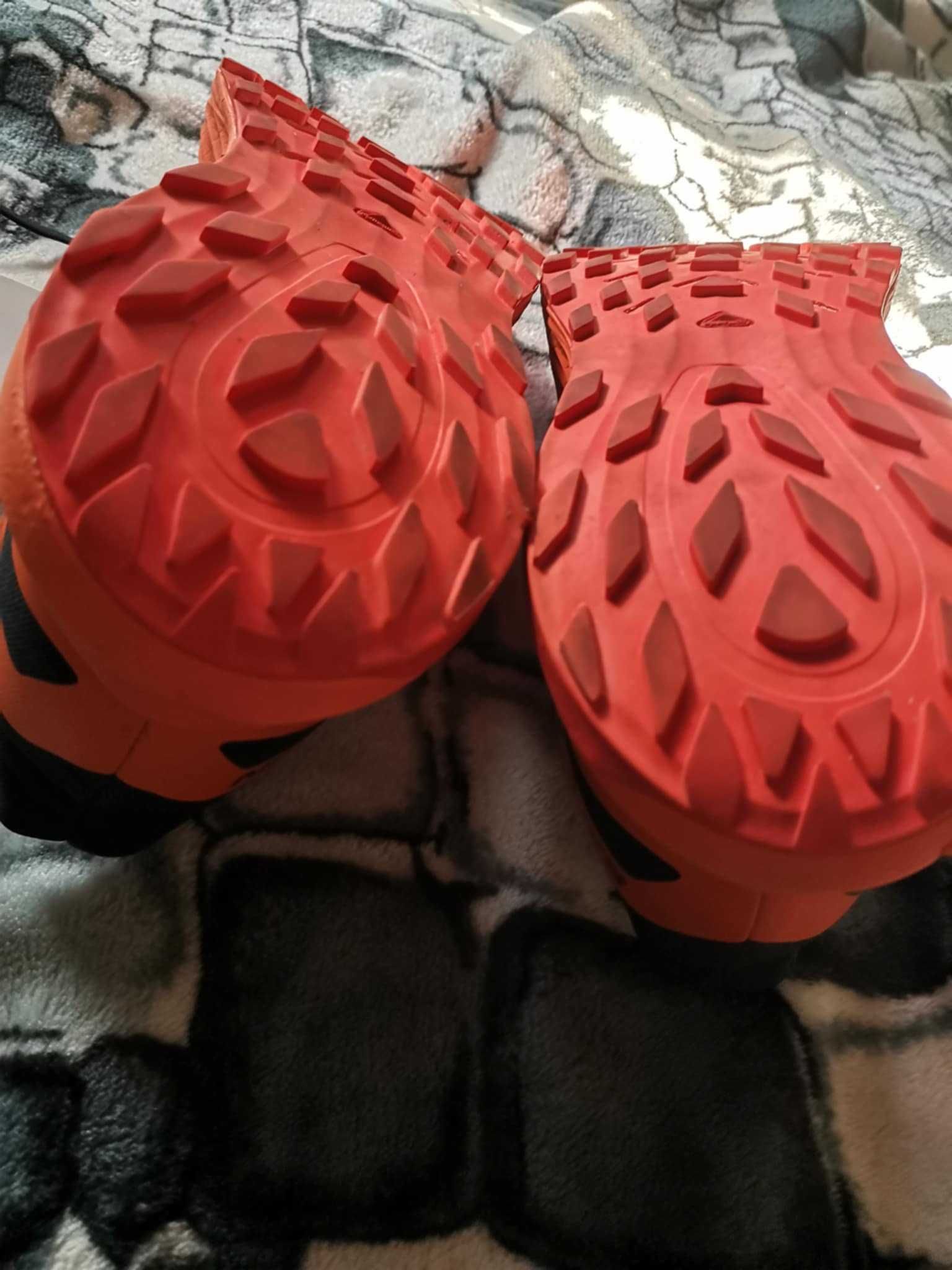 SALOMON Ultra Flow Goretex
Мъжки маратонки