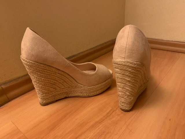 Sandale bej cu talpa platforma