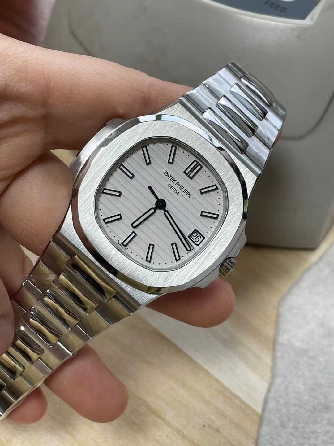 Часовници Patek Philippe nautilus бяло