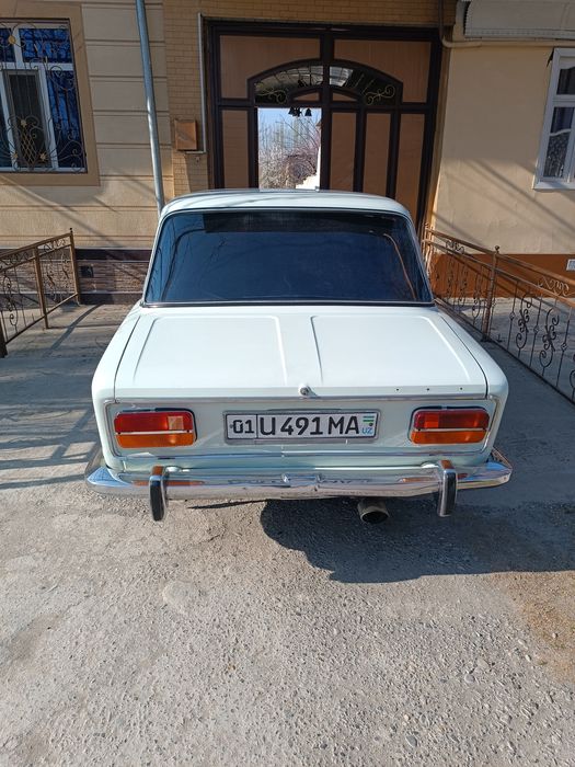 Автомобиль ваз 2103