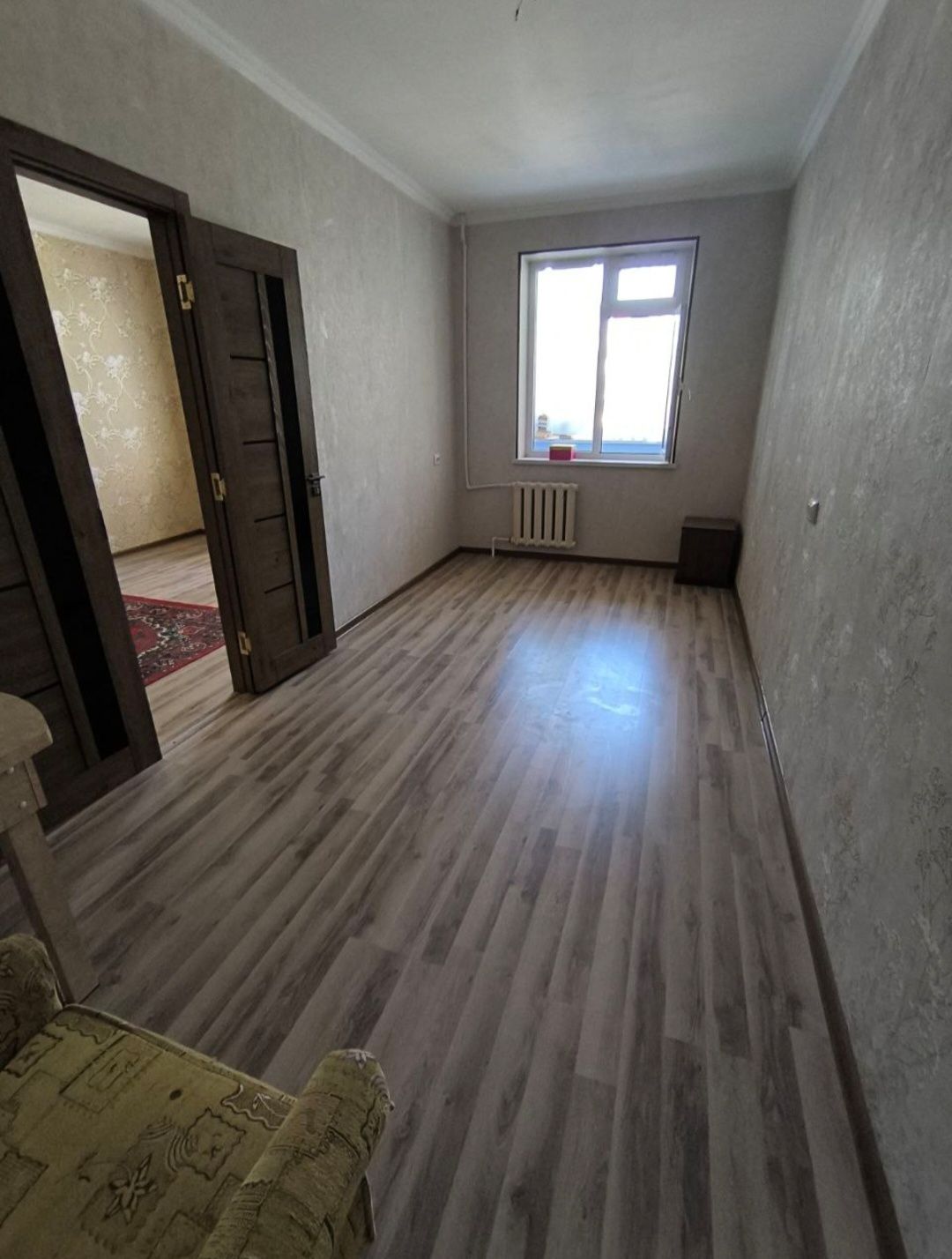 Продаю зх комнатную квартиру  1 этаж в центре  в  городе наваи