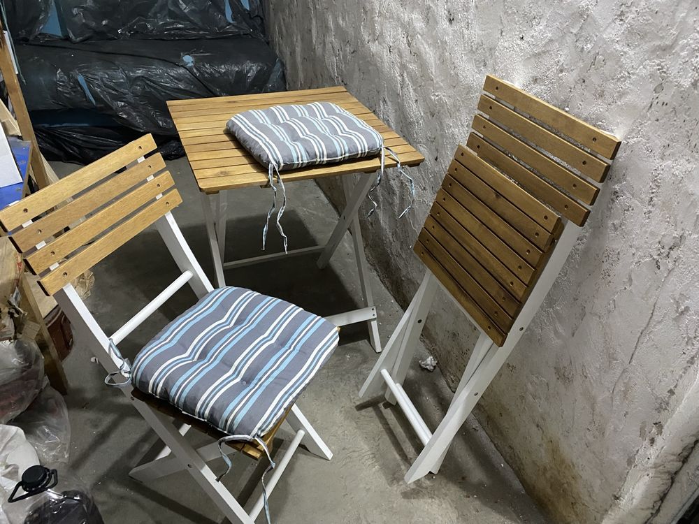 Vand masuta cu scaune de balcon plus 2 pernute
