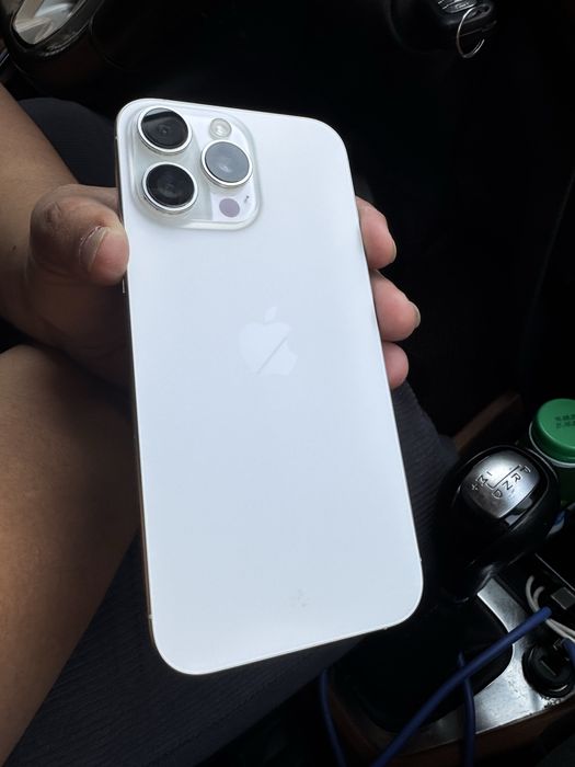 iPhone 16 Pro Max 256 GB — идеал! Только мелкие царапины, батарея 96%