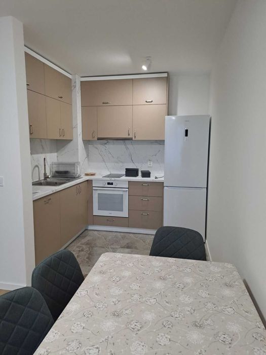 Дава се под наем Тристаен апартамент в Пловдив, Център - 90 кв.м за 765 € - Снимка #1