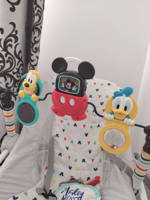 Scaun-balansoar pentru bebeluși cu sunete și lumini