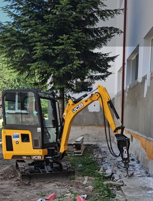 De închiriat miniexcavator, miniincarcator