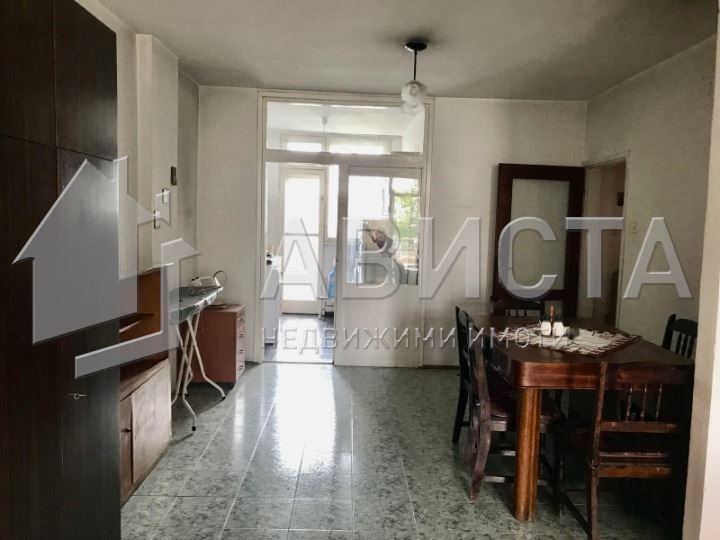 Дава се под наем Тристаен апартамент в София, Хиподрума - 87 кв.м за 600 € - Снимка #1