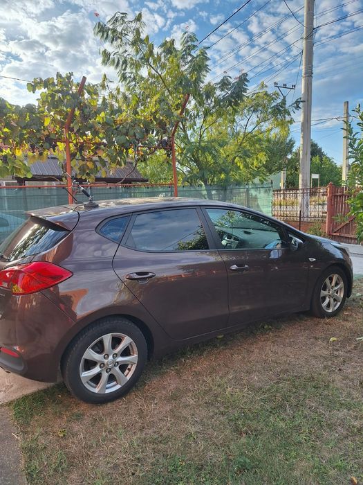 Vând KIA CEED 1.4