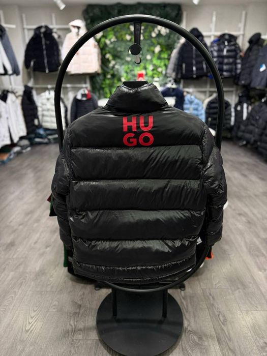 Мъжко зимно яке в черен цвят Hugo Boss