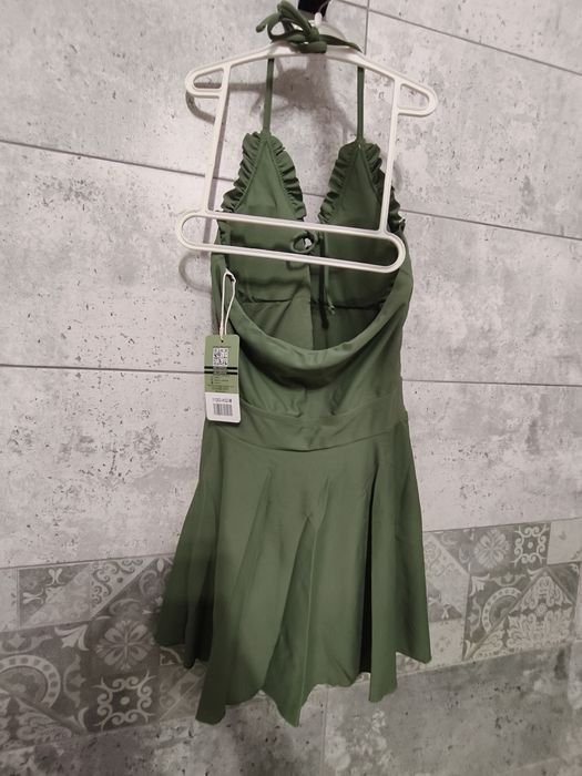 Costum de baie tip rochiță shekini – elegant, halter, V-neck, spate de