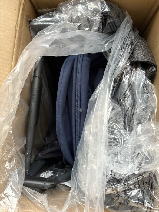 Carucior UPPAbaby minu V2 Noa , compact , de la 6 luni la 22 kg