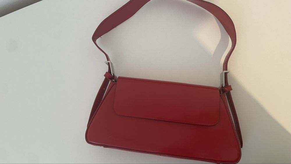 Чанта Zara в червен цвят с регулируема дръжка