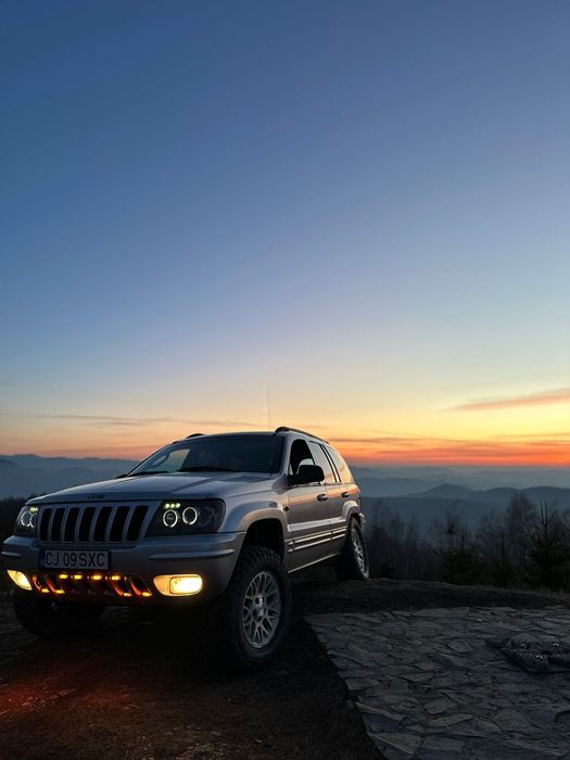 Vând jeep grand cheroke wj