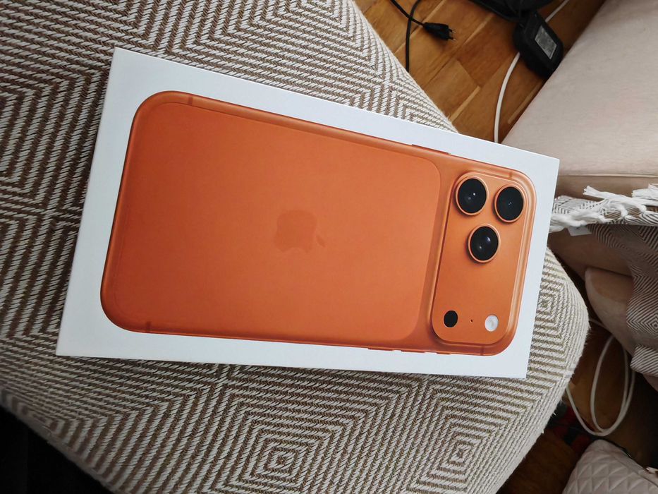 Iphone 17 Pro Max/model USA/Cosmic Orange