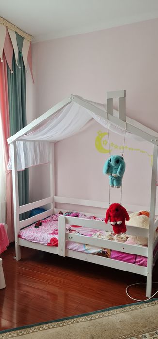 Кроватка домик Б/у 40000