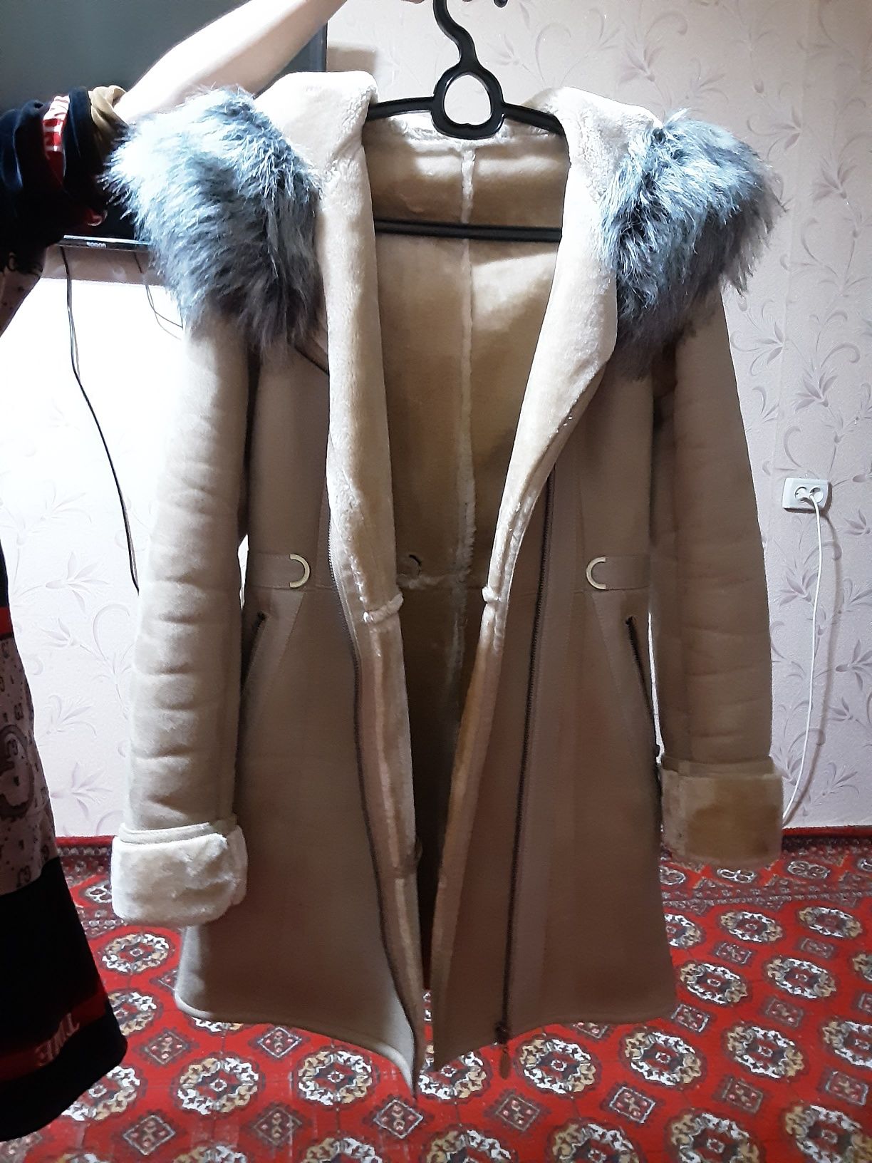 Пальто 44 размера  жуда иссик