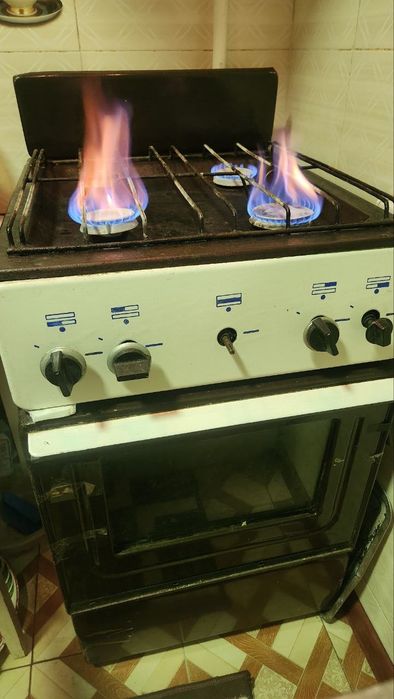 Gaz plitasi sotiladi