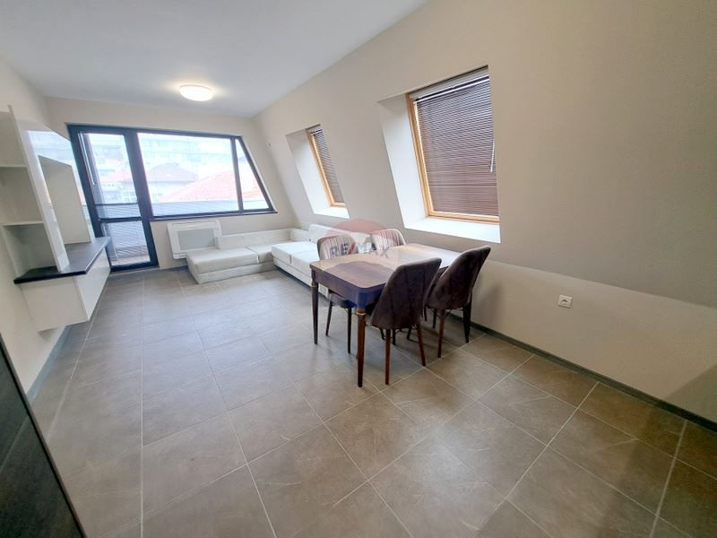 Дава се под наем Двустаен апартамент в Варна, Левски - 60 кв.м за 408 € - Снимка #2