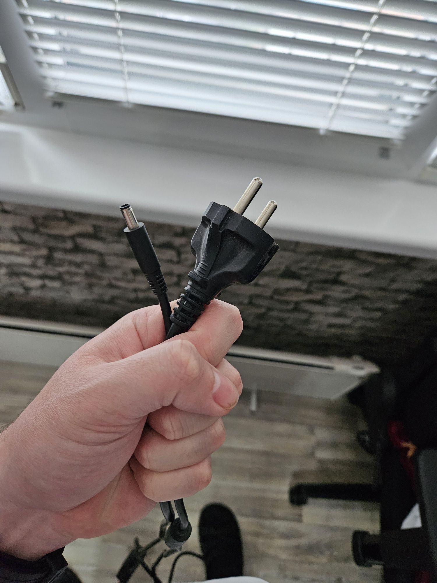 Оригинално зарядно за лаптоп Dell
