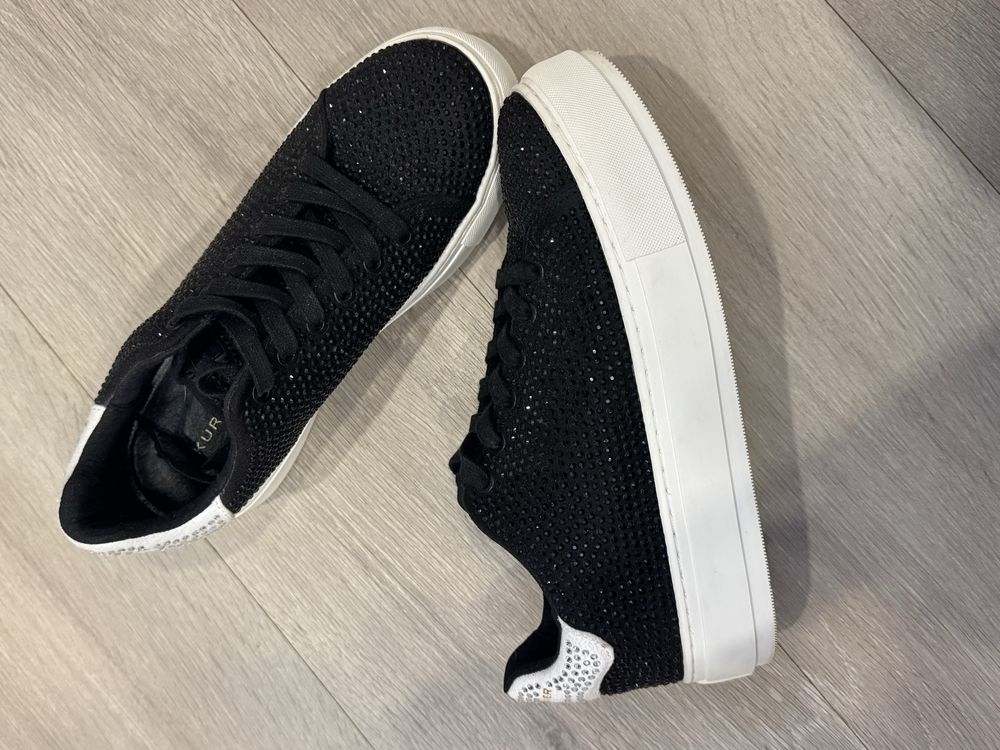 Сникърси Kurt Geiger