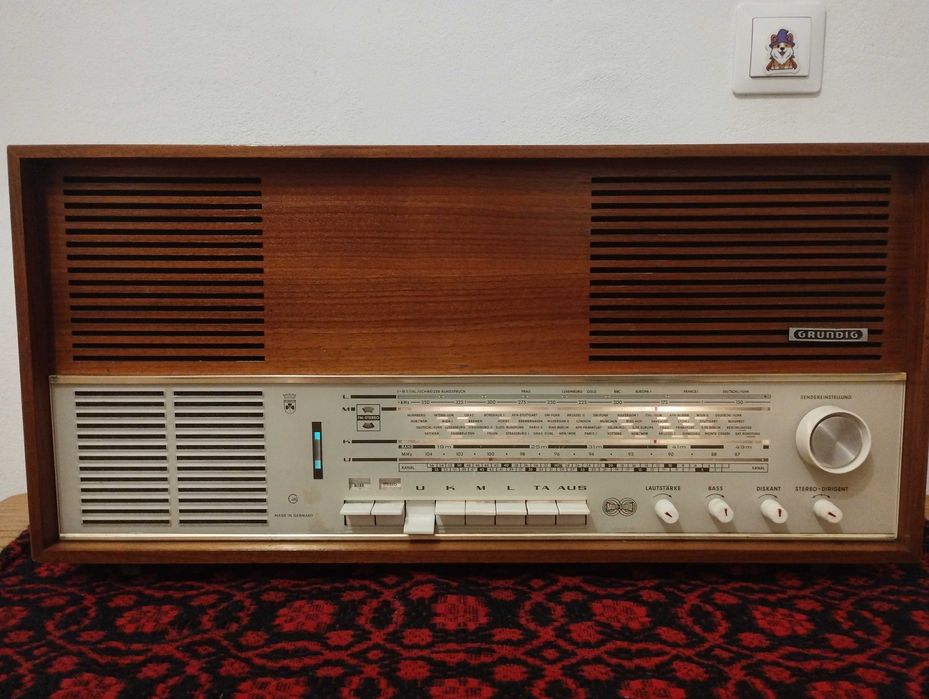 Vand radio GRUNDIG STEREO 1963 pe lampi