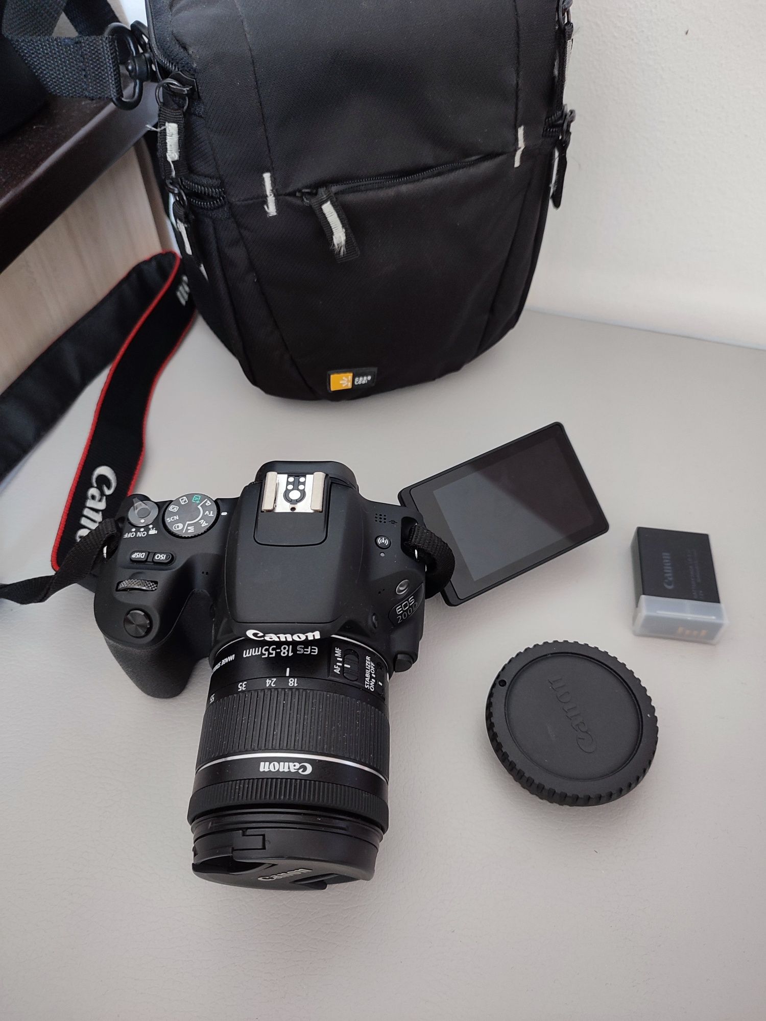 Фотоапарат Cannon EOS 200D + пакет , като нов