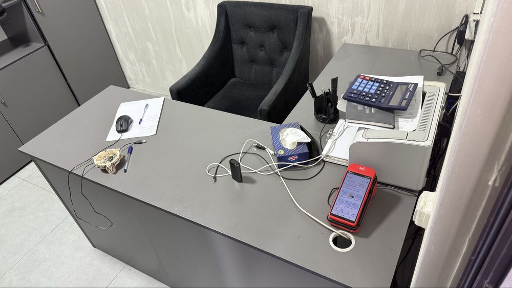 Офисная мебель в хорошем состоянии