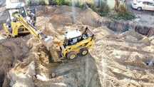 Buldoexcavator / Miniexcavator cu picon – închirieri